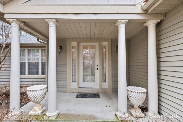 7987 Tiffany Avenue NE, Rockford, MI 49341