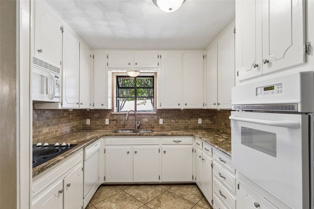505 Caduceus Lane, Hurst, TX 76053