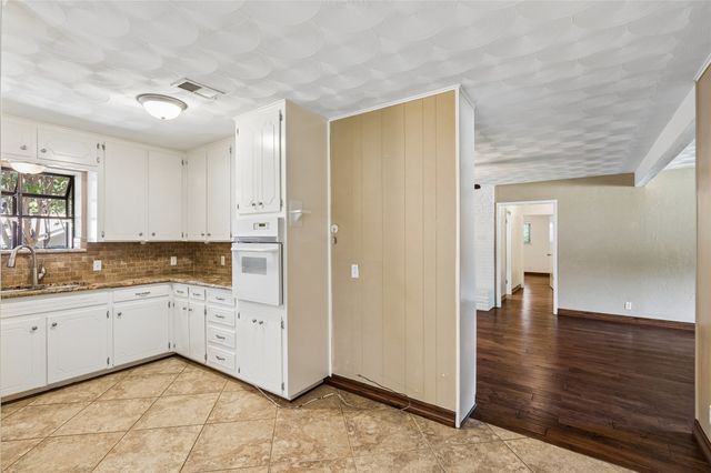 505 Caduceus Lane, Hurst, TX 76053