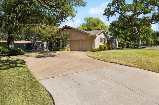 505 Caduceus Lane, Hurst, TX 76053