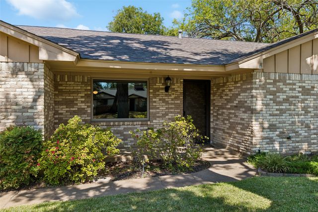 505 Caduceus Lane, Hurst, TX 76053