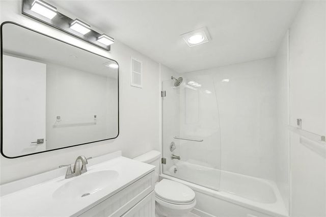 1000 St Charles Place 305, Pembroke Pines, FL 33026