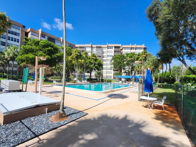 1000 St Charles Place 305, Pembroke Pines, FL 33026