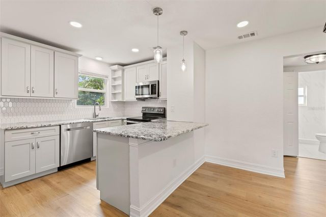 2010 DARTMOUTH AVENUE N, St Petersburg, FL 33713