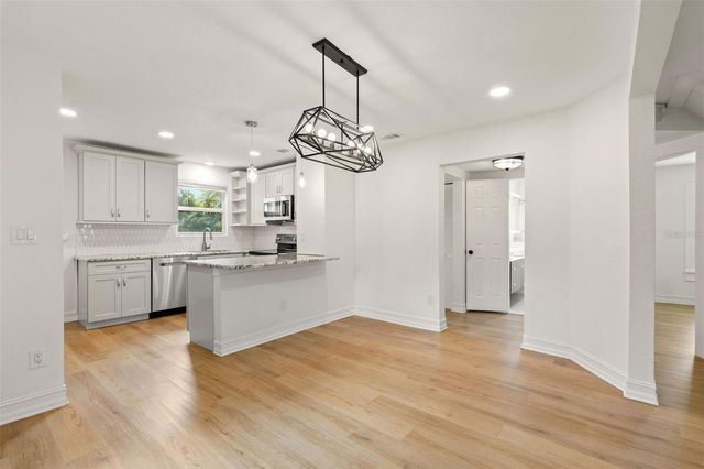 2010 DARTMOUTH AVENUE N, St Petersburg, FL 33713