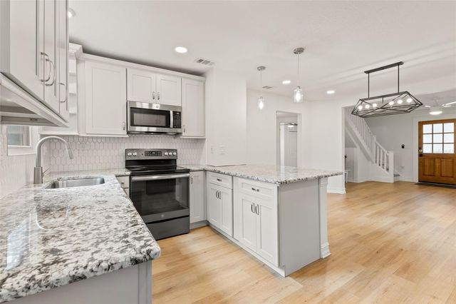 2010 DARTMOUTH AVENUE N, St Petersburg, FL 33713