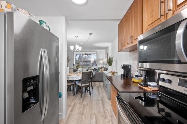 9350 Sunrise Lakes Boulevard 205, Sunrise, FL 33322