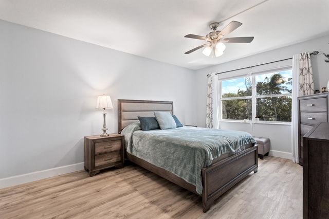 9350 Sunrise Lakes Boulevard 205, Sunrise, FL 33322