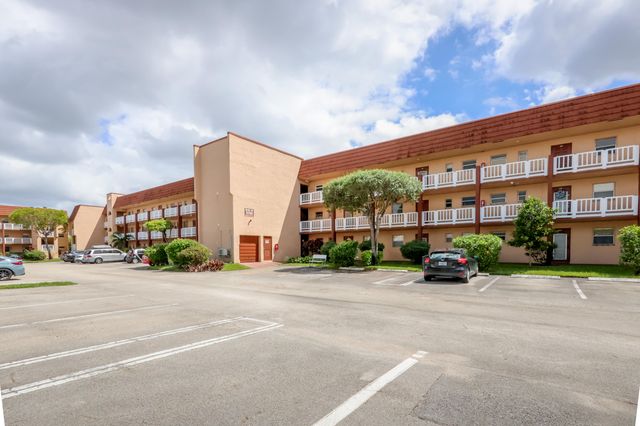 9350 Sunrise Lakes Boulevard 205, Sunrise, FL 33322