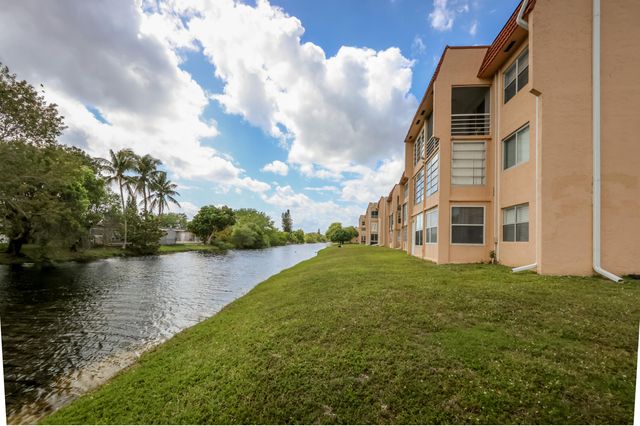 9350 Sunrise Lakes Boulevard 205, Sunrise, FL 33322