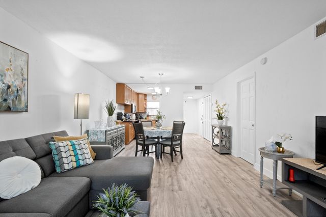 9350 Sunrise Lakes Boulevard 205, Sunrise, FL 33322