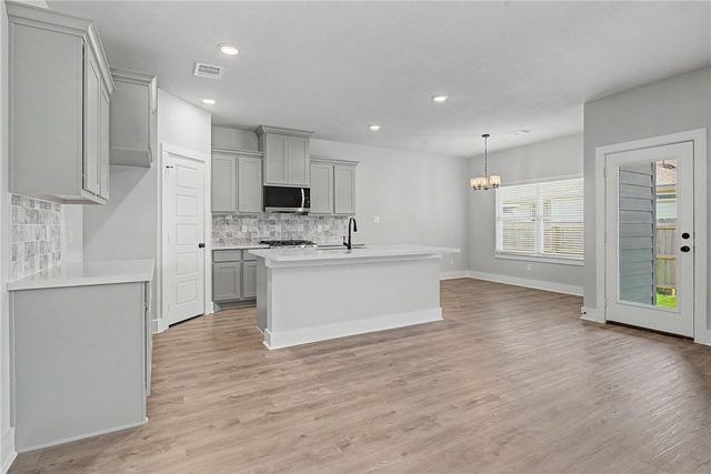 905 Fork Court, College Station, TX 77845