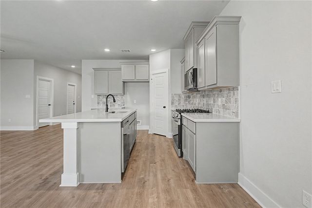 905 Fork Court, College Station, TX 77845