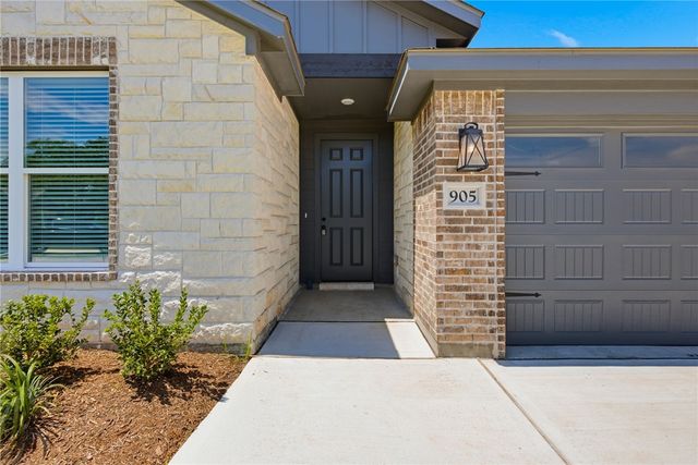 905 Fork Court, College Station, TX 77845