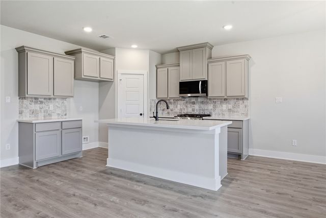 905 Fork Court, College Station, TX 77845