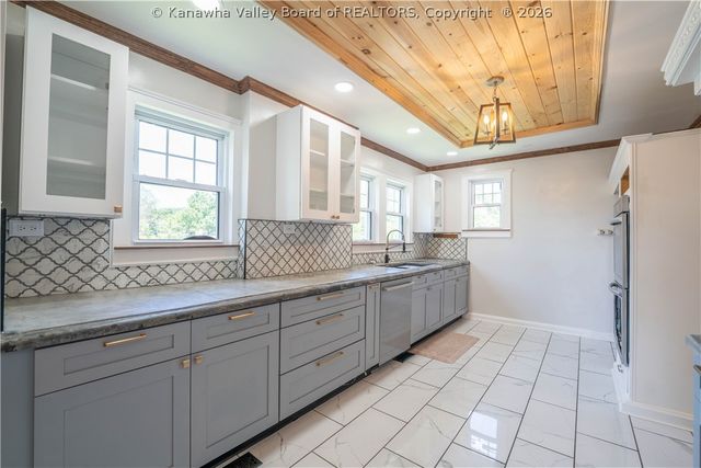 929 Greendale Drive, Charleston, WV 25302