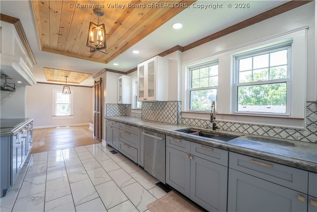 929 Greendale Drive, Charleston, WV 25302