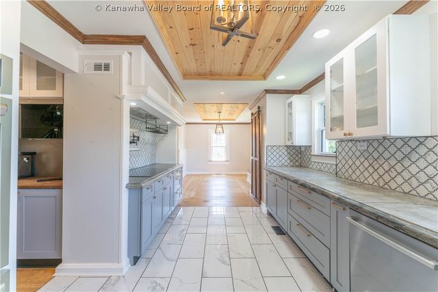 929 Greendale Drive, Charleston, WV 25302