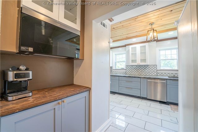 929 Greendale Drive, Charleston, WV 25302