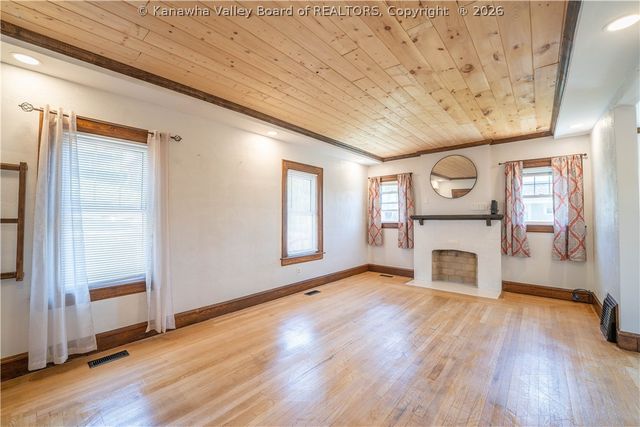 929 Greendale Drive, Charleston, WV 25302