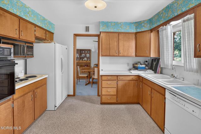 2322 Greenlawn Drive, Toledo, OH 43614