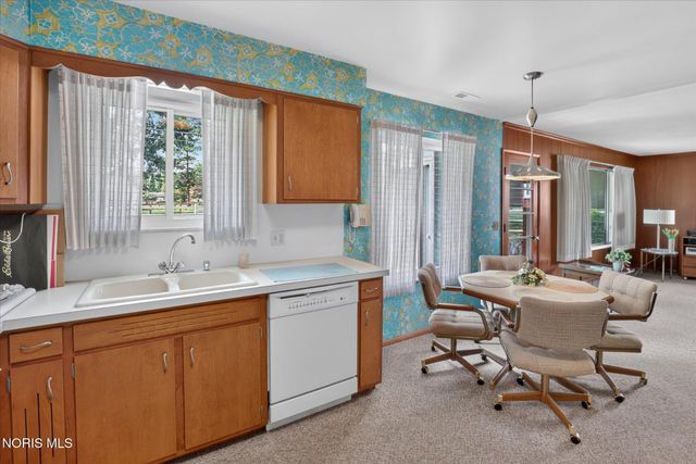 2322 Greenlawn Drive, Toledo, OH 43614