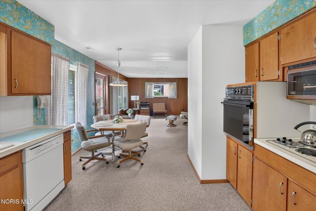 2322 Greenlawn Drive, Toledo, OH 43614