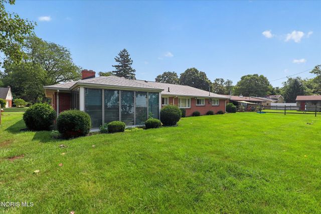 2322 Greenlawn Drive, Toledo, OH 43614