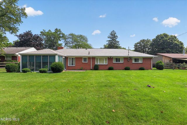 2322 Greenlawn Drive, Toledo, OH 43614