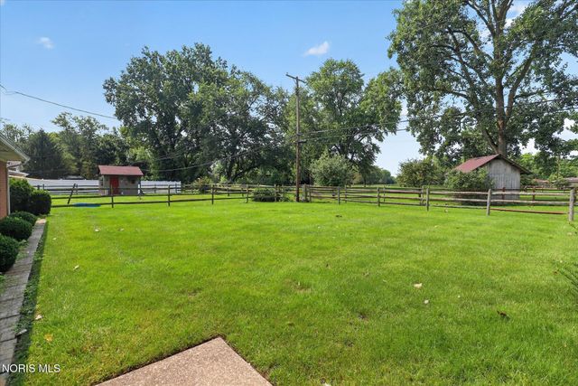 2322 Greenlawn Drive, Toledo, OH 43614