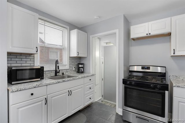 13542 Dolphin Street, Detroit, MI 48223