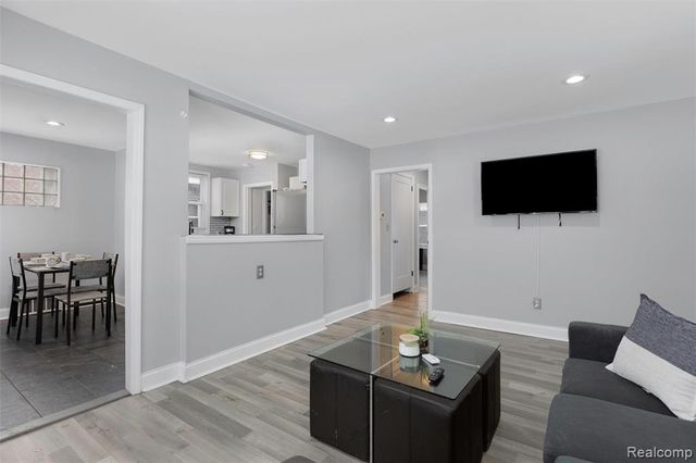 13542 Dolphin Street, Detroit, MI 48223