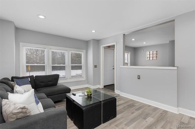 13542 Dolphin Street, Detroit, MI 48223