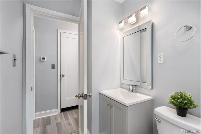 13542 Dolphin Street, Detroit, MI 48223