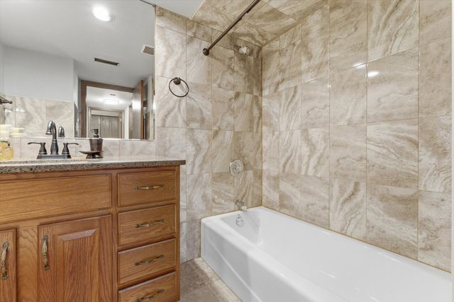 13248 W Circle Drive Parkway 405, Crestwood, IL 60418