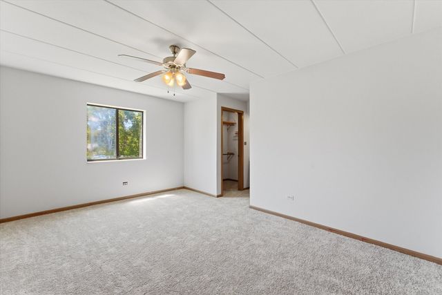 13248 W Circle Drive Parkway 405, Crestwood, IL 60418