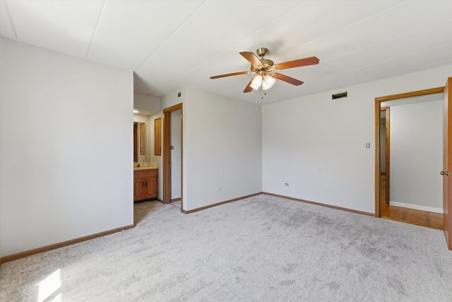 13248 W Circle Drive Parkway 405, Crestwood, IL 60418