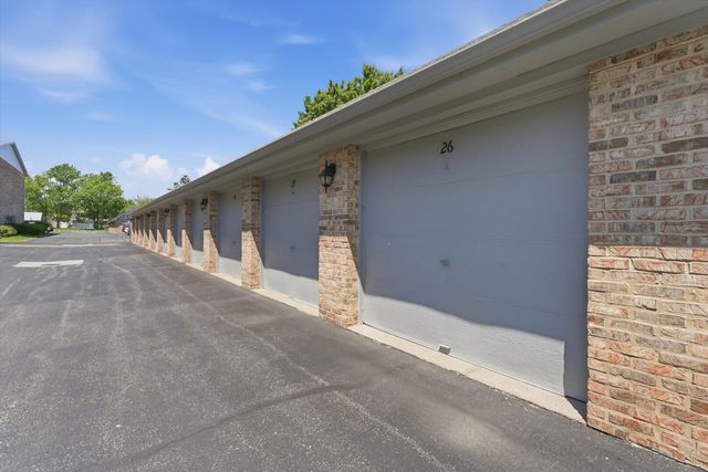13248 W Circle Drive Parkway 405, Crestwood, IL 60418