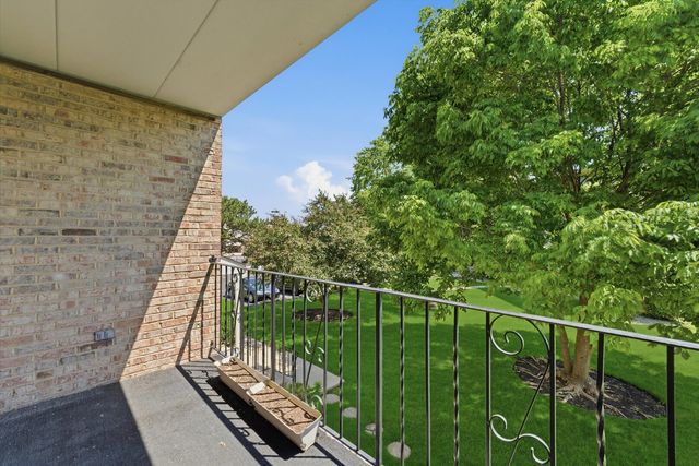 13248 W Circle Drive Parkway 405, Crestwood, IL 60418