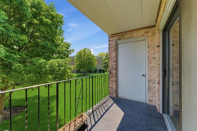 13248 W Circle Drive Parkway 405, Crestwood, IL 60418