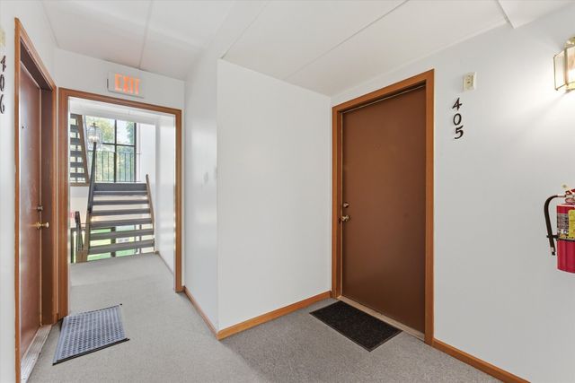 13248 W Circle Drive Parkway 405, Crestwood, IL 60418