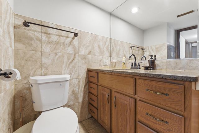13248 W Circle Drive Parkway 405, Crestwood, IL 60418