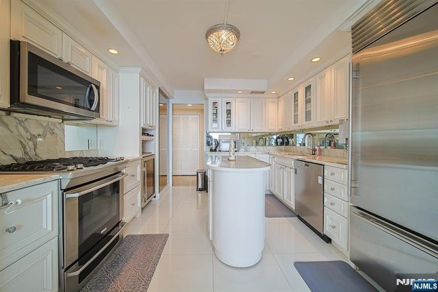 200 Old Palisade Road 16E, Fort Lee, NJ 07024