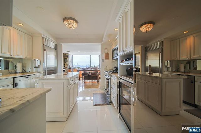 200 Old Palisade Road 16E, Fort Lee, NJ 07024