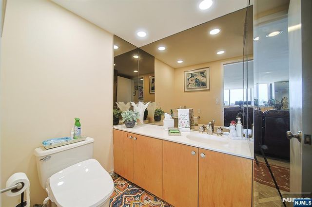 200 Old Palisade Road 16E, Fort Lee, NJ 07024