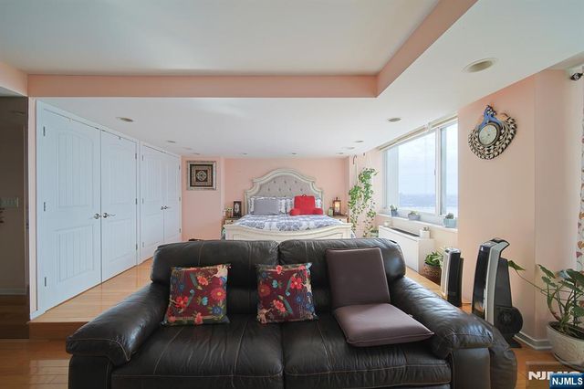 200 Old Palisade Road 16E, Fort Lee, NJ 07024