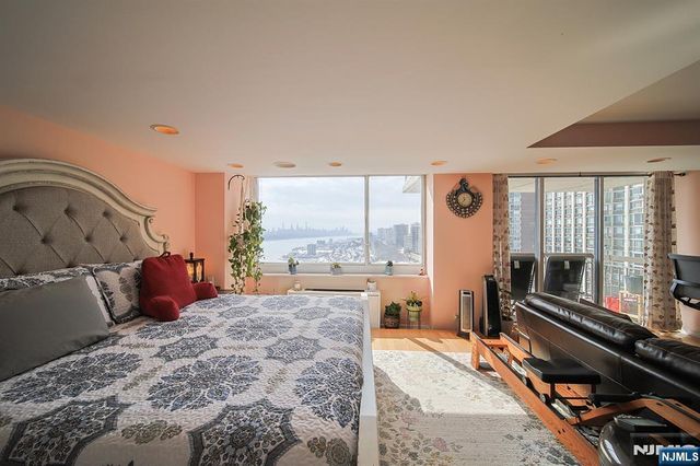 200 Old Palisade Road 16E, Fort Lee, NJ 07024