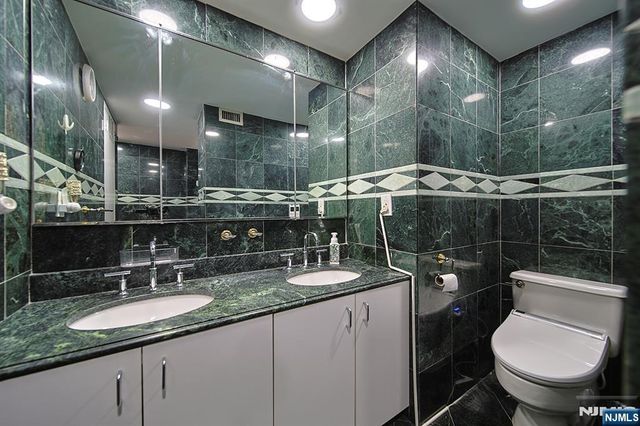 200 Old Palisade Road 16E, Fort Lee, NJ 07024