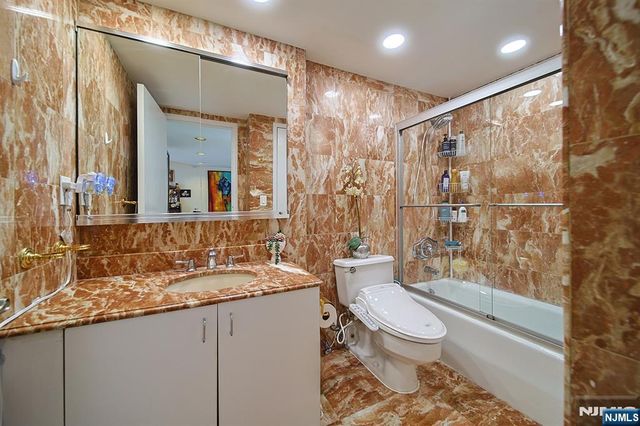 200 Old Palisade Road 16E, Fort Lee, NJ 07024