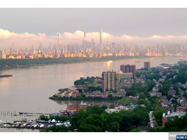 200 Old Palisade Road 16E, Fort Lee, NJ 07024